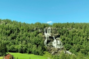 Wasserfall_Vestland-640x480