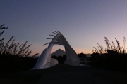 Sonnenuntergang auf der Te-Rewa Brücke mit Mount Taranaki