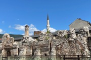 Stadtmauer-mit-Moschee-und-Kirche