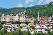 zerstoertes-Gebaeude-neben-gelberBastion