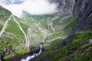 Sicht auf  die Spitzkehren der  Trollstigen