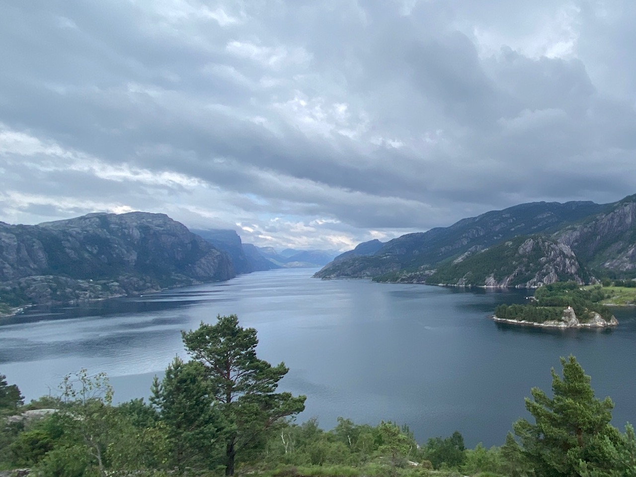 You are currently viewing Vom Lysefjord und Preikestolen ins Vestland